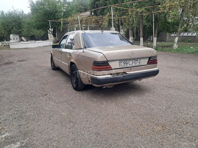 Mercedes  1989, 38,200 km - 2.0 l - Qazax