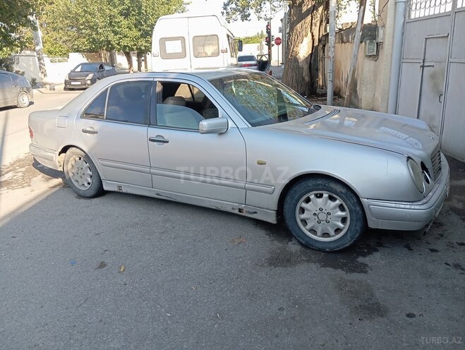 Mercedes E 220 1998, 132,417 km - 2.2 l - Bakı