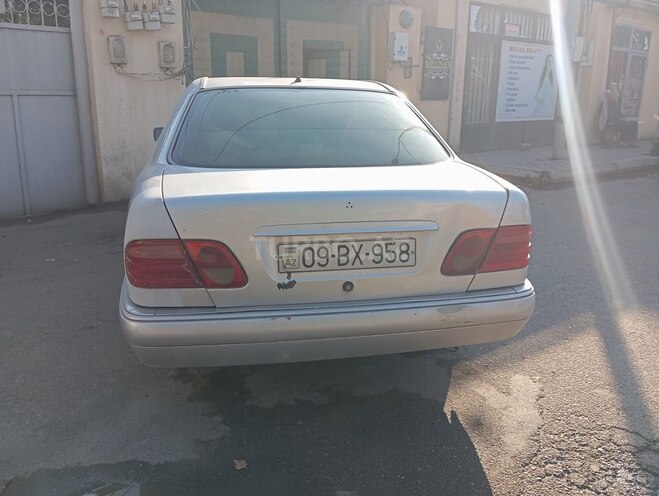 Mercedes E 220 1998, 132,417 km - 2.2 l - Bakı