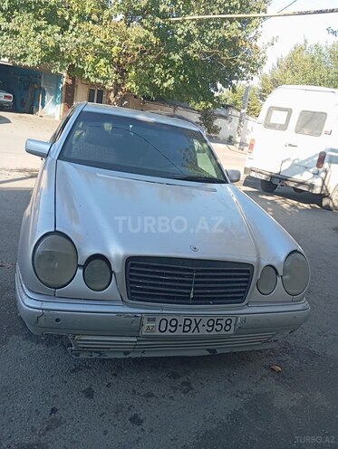 Mercedes E 220 1998, 132,417 km - 2.2 l - Bakı