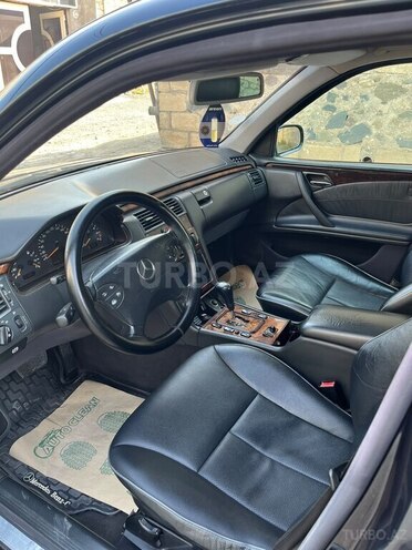 Mercedes E 240 1999, 337,000 km - 2.4 л - Gəncə