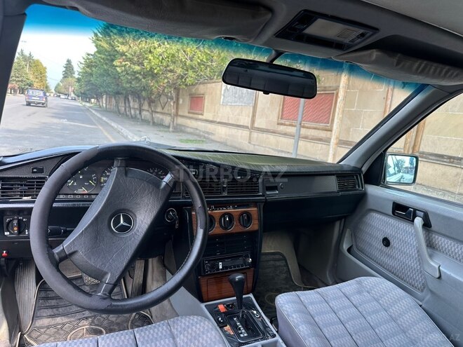 Mercedes 190 1991, 300,000 km - 2.0 l - Ucar