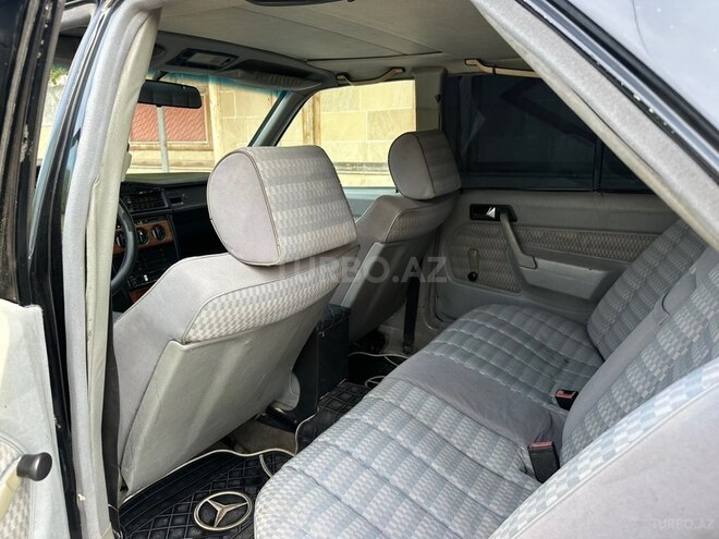Mercedes 190 1991, 300,000 km - 2.0 l - Ucar