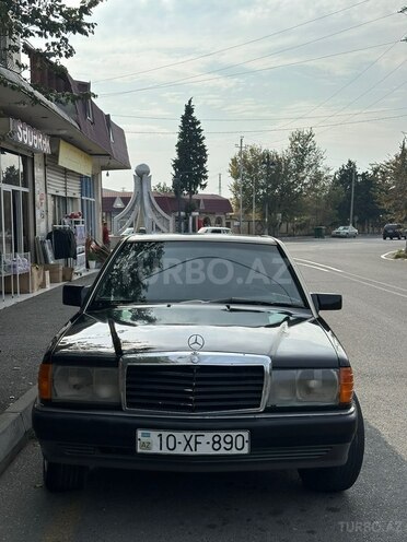 Mercedes 190 1991, 300,000 km - 2.0 l - Ucar