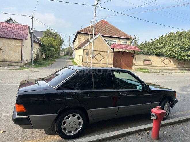 Mercedes 190 1991, 300,000 km - 2.0 l - Ucar
