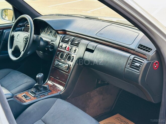 Mercedes E 230 1997, 345,000 km - 2.3 l - Sumqayıt