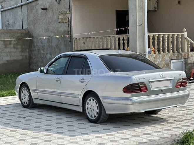 Mercedes E 220 2000, 304,285 km - 2.2 l - Bakı