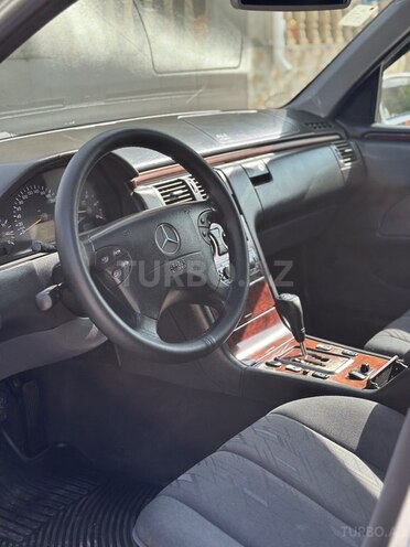 Mercedes E 220 2000, 304,285 km - 2.2 l - Bakı