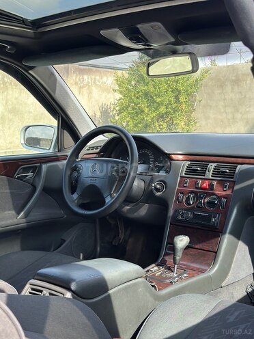 Mercedes E 220 2000, 304,285 km - 2.2 l - Bakı