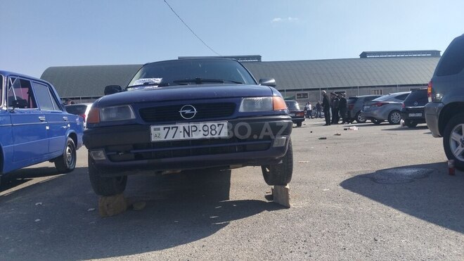 Opel Astra 1995, 466,000 km - 1.6 l - Bakı