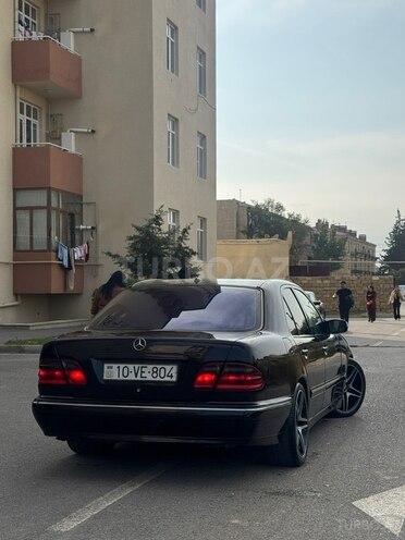 Mercedes E 240 2001, 320,000 km - 2.4 л - Bakı