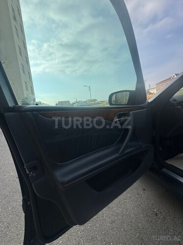 Mercedes E 240 2001, 320,000 km - 2.4 л - Bakı