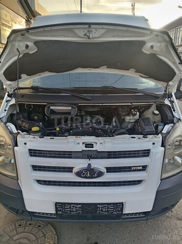 Ford Transit 2010, 213,000 km - 2.4 l - Qusar