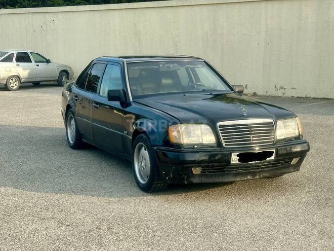Mercedes E 220 1995, 235,652 km - 2.2 l - Quba