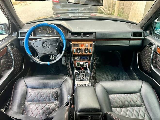 Mercedes E 220 1995, 235,652 km - 2.2 l - Quba