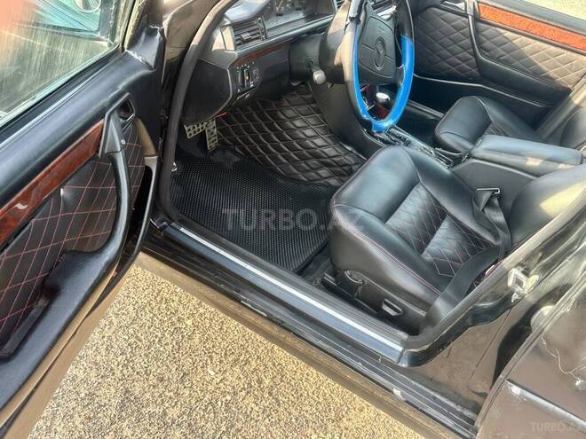 Mercedes E 220 1995, 235,652 km - 2.2 l - Quba
