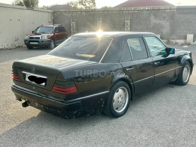 Mercedes E 220 1995, 235,652 km - 2.2 l - Quba
