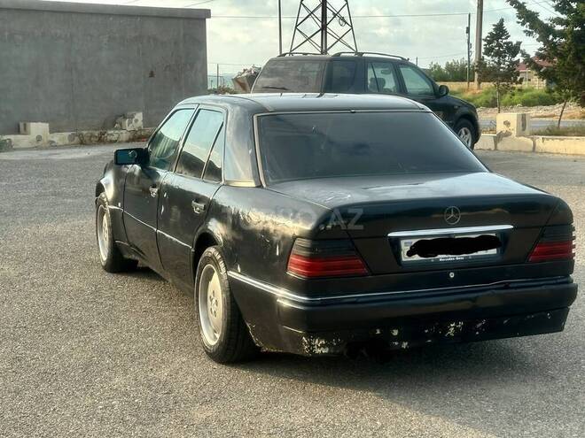 Mercedes E 220 1995, 235,652 km - 2.2 l - Quba