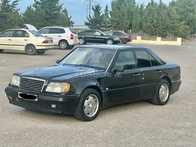 Mercedes E 220 1995, 235,652 km - 2.2 l - Quba
