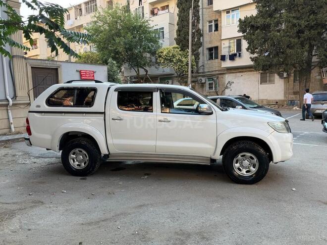 Toyota Hilux 2013, 325,393 km - 2.5 l - Bakı