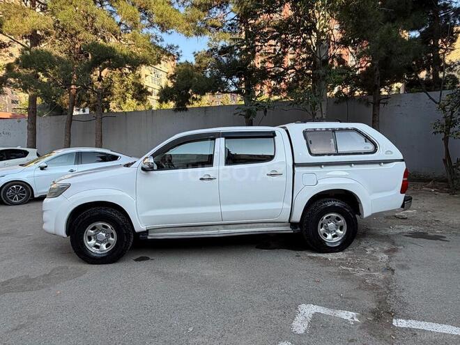 Toyota Hilux 2013, 325,393 km - 2.5 l - Bakı