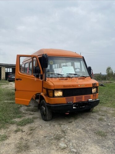 Mercedes 410 D 1994, 150,000 km - 2.9 л - Astara
