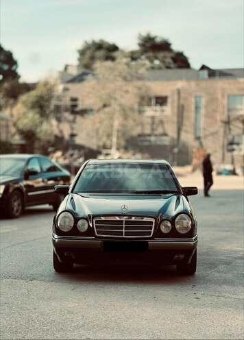 Mercedes E 240 1997, 330,000 km - 2.4 l - Quba
