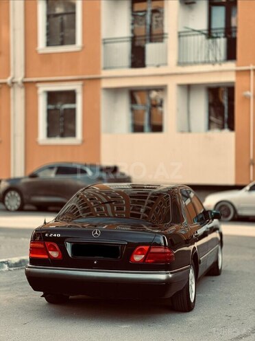 Mercedes E 240 1997, 330,000 km - 2.4 l - Quba