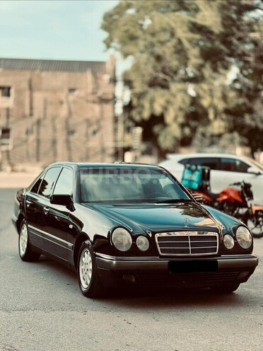 Mercedes E 240 1997, 330,000 km - 2.4 l - Quba