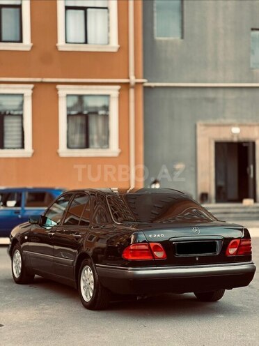 Mercedes E 240 1997, 330,000 km - 2.4 l - Quba