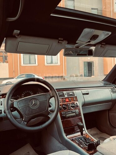Mercedes E 240 1997, 330,000 km - 2.4 l - Quba