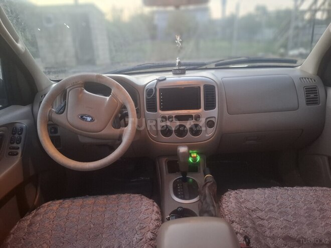 Ford Escape 2004, 198,527 km - 3.0 l - Masallı