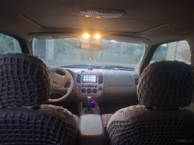 Ford Escape 2004, 198,527 km - 3.0 l - Masallı