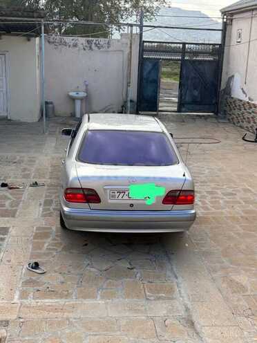Mercedes E 220 2001, 550,000 km - 2.2 l - Bakı