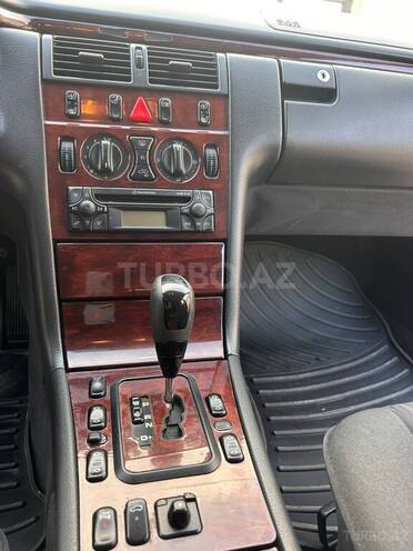 Mercedes E 220 2001, 550,000 km - 2.2 l - Bakı