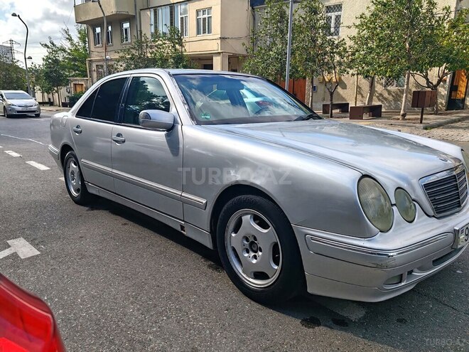 Mercedes E 220 2000, 300,000 km - 2.2 l - Bakı