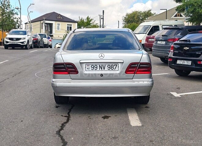 Mercedes E 220 2000, 300,000 km - 2.2 l - Bakı