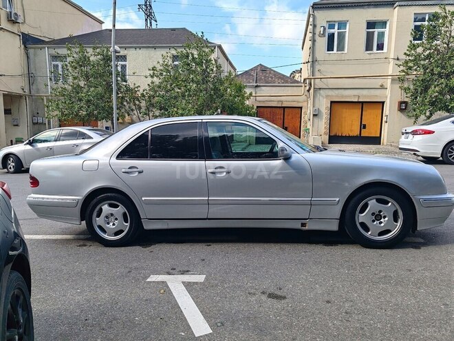 Mercedes E 220 2000, 300,000 km - 2.2 l - Bakı