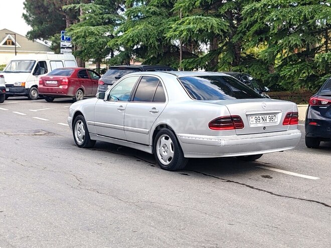 Mercedes E 220 2000, 300,000 km - 2.2 l - Bakı