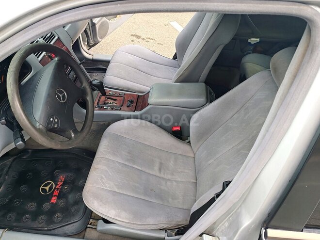 Mercedes E 220 2000, 300,000 km - 2.2 l - Bakı