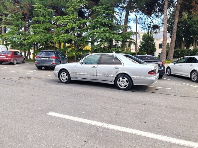 Mercedes E 220 2000, 300,000 km - 2.2 l - Bakı