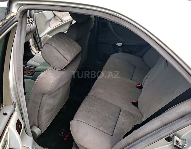Mercedes E 220 2000, 300,000 km - 2.2 l - Bakı