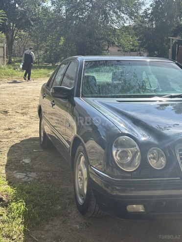 Mercedes E 200 1998, 580,000 km - 2.0 l - Masallı