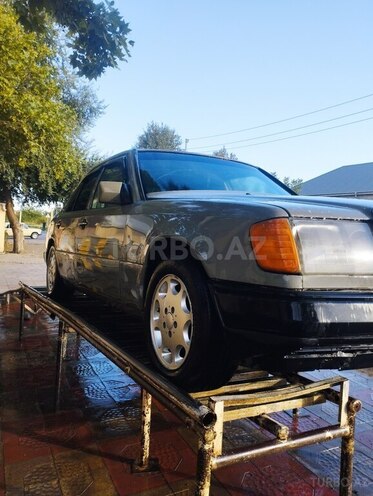 Mercedes  1991, 550,000 km - 2.0 l - Ağstafa
