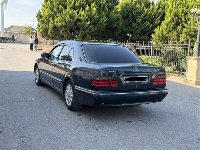 Mercedes E 220 2000, 229,400 km - 2.2 l - Xudat