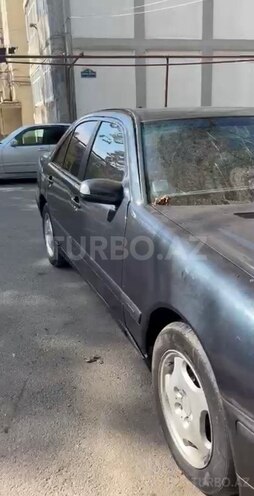 Mercedes E 220 2000, 100,000 km - 2.2 l - Gəncə