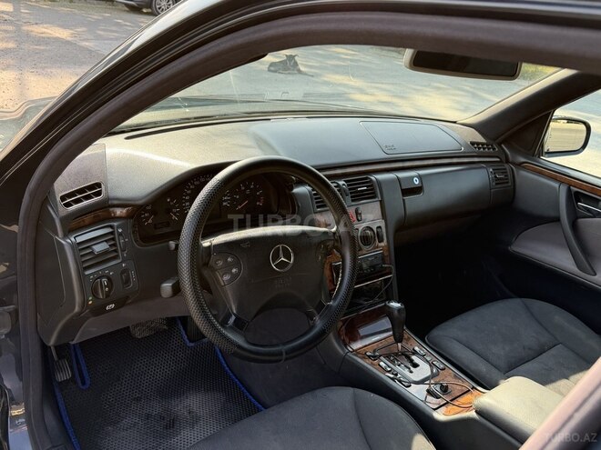 Mercedes E 220 2000, 229,400 km - 2.2 l - Xudat