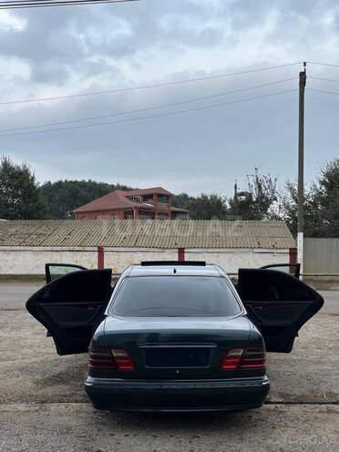 Mercedes E 220 2000, 450,248 km - 2.2 l - Lənkəran