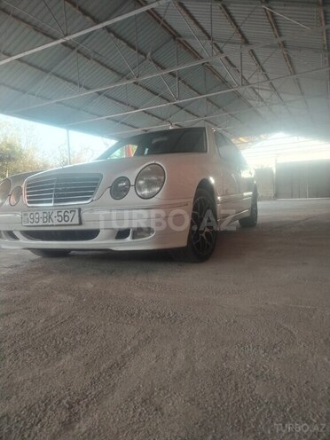 Mercedes E 240 2001, 385,000 km - 2.4 л - Ucar