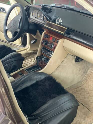 Mercedes 220 E 1993, 235,644 km - 2.2 l - Bakı